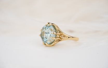 The Willow Ring | 7.9 CT Round Starbrite™ Aquamarine