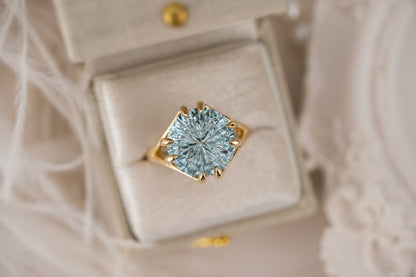 The Willow Ring | 7.9 CT Round Starbrite™ Aquamarine