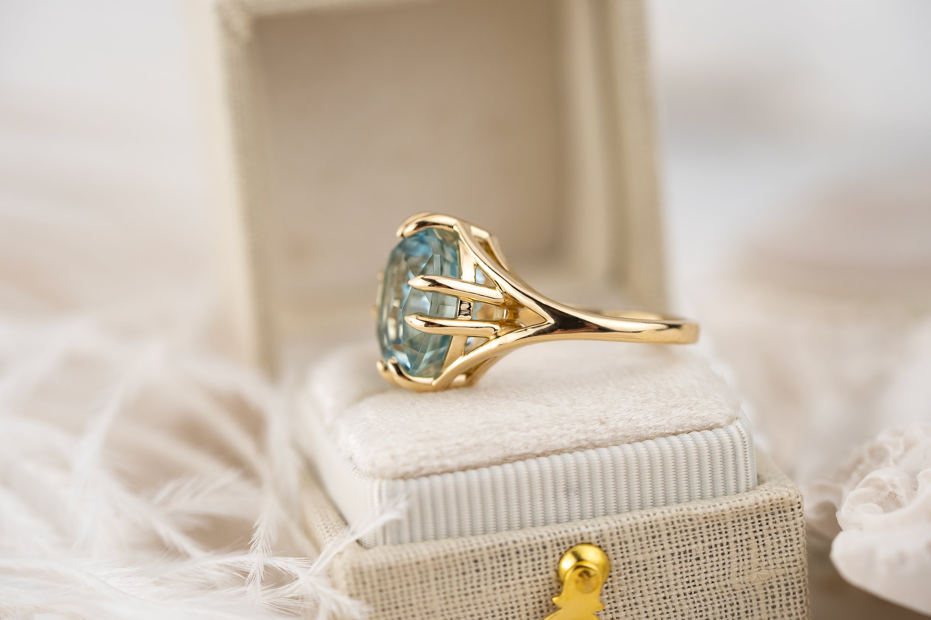 The Willow Ring | 7.9 CT Round Starbrite™ Aquamarine