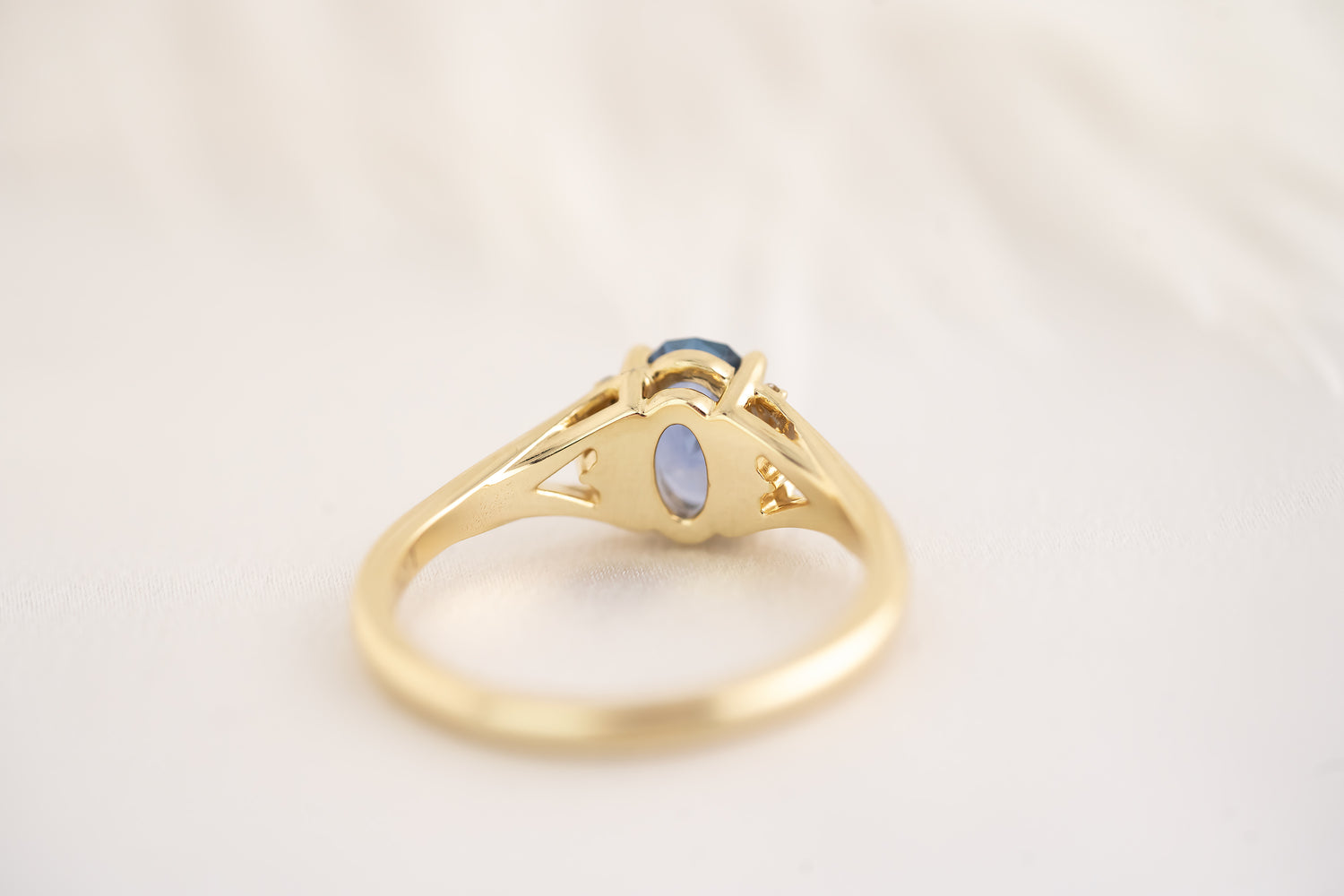 The Serendipity Ring - 1 CT Oval Blue Sapphire - Lavender Creek Gems 