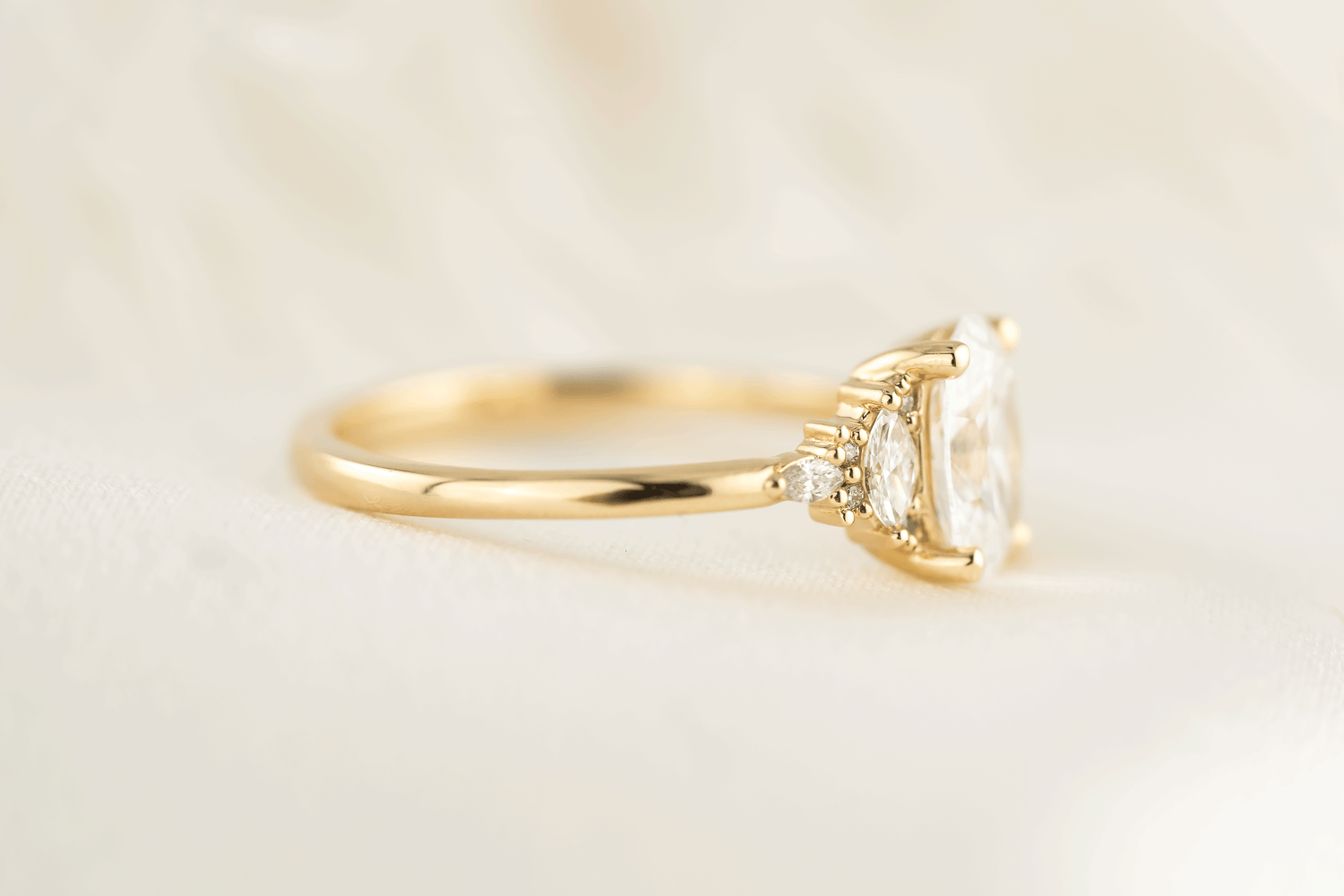 The Low Maeve Ring | Oval Diamond