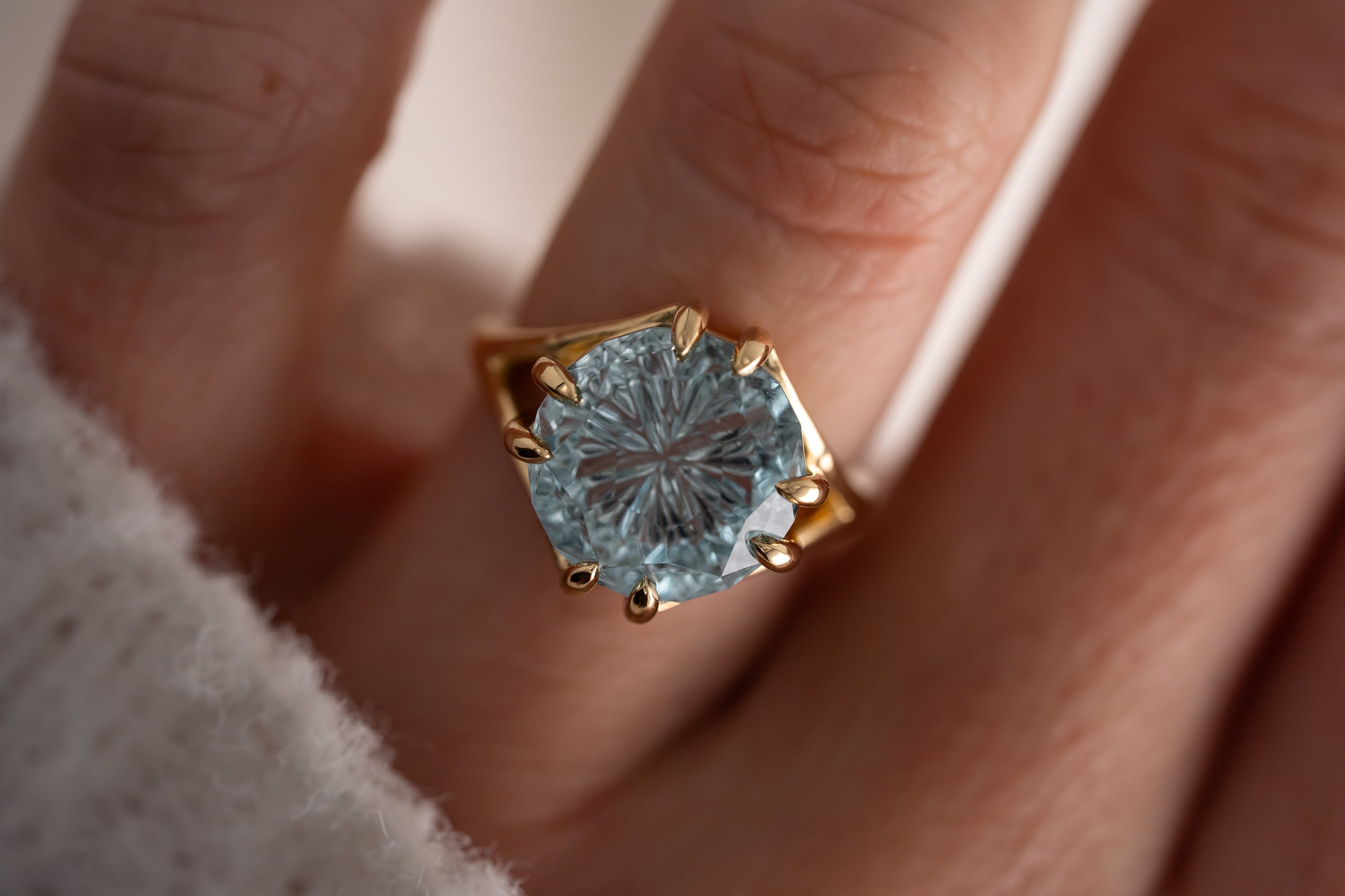 The Willow Ring | 7.9 CT Round Starbrite™ Aquamarine