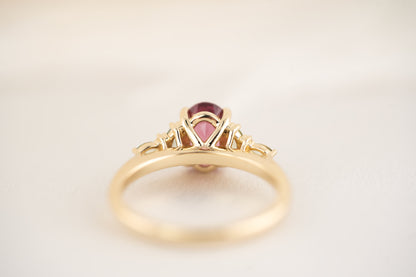 The Maeve Ring | 1.41 CT Pink Spinel + Green Sapphire - Lavender Creek Gems 