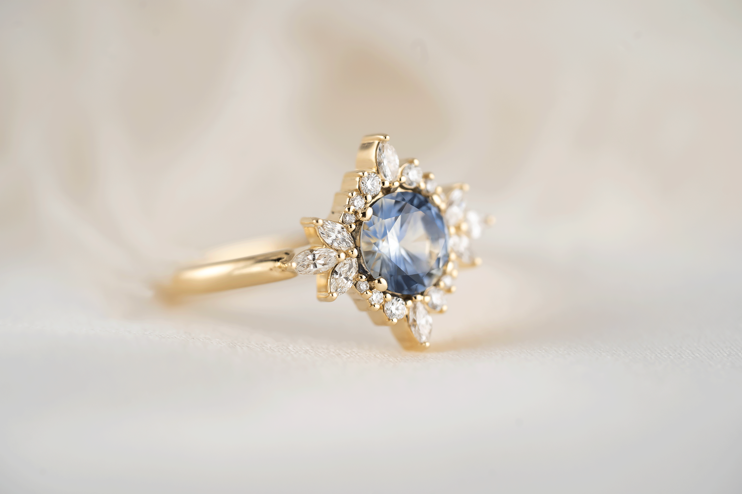The Eyelet Ring | 1 CT Round Bicolor Sapphire - Lavender Creek Gems 