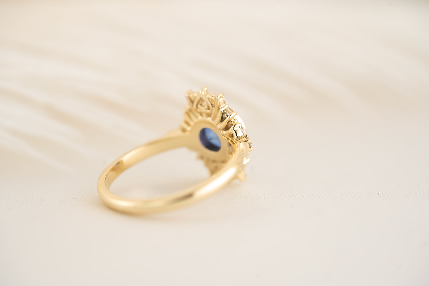 The Lace Ring | 1.46 CT Round Royal Blue Sapphire - Lavender Creek Gems 