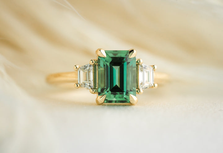 The Tría 1.7 CT Green Tourmaline Ring