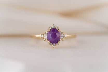 The Naevia Ring | 1.31 CT Oval Pink Opalescent Sapphire
