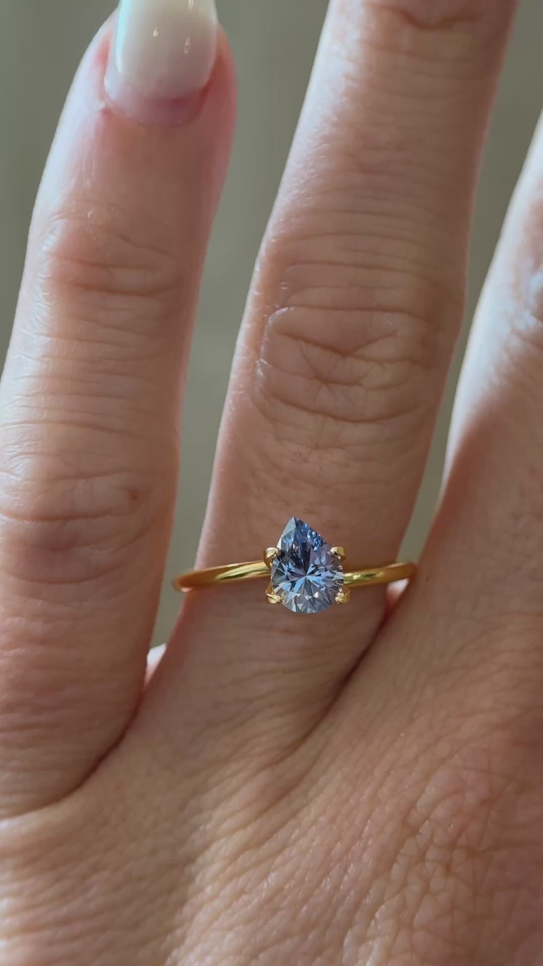 0.97 CT Pear Cut Bicolor Sapphire