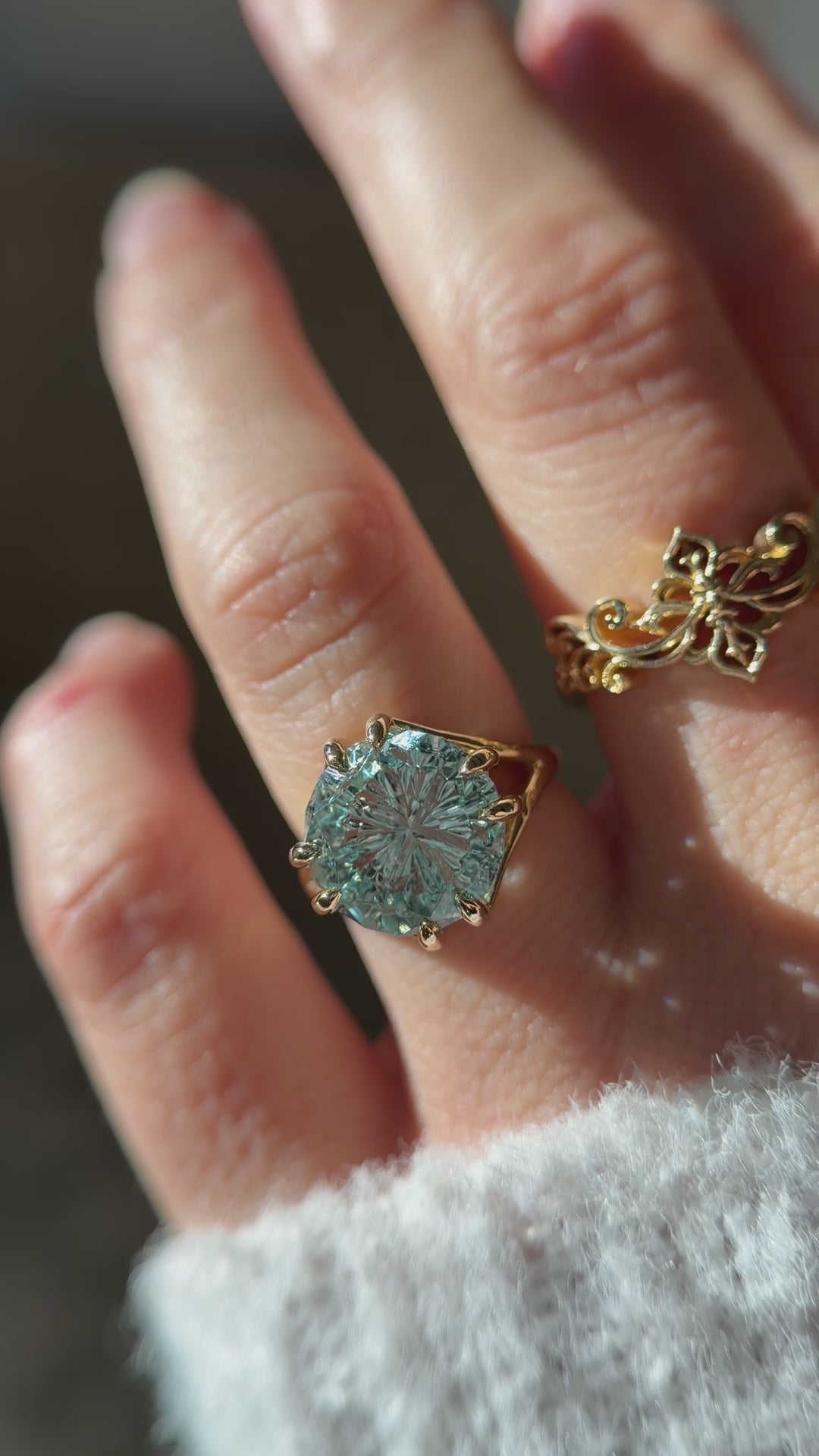 The Willow Ring | 7.9 CT Round Starbrite™ Aquamarine