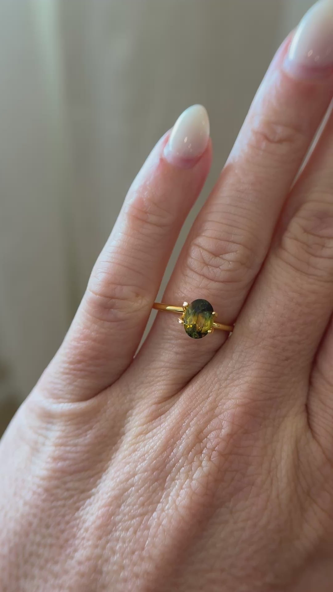 1.36 CT Oval Cut Bicolor Sapphire