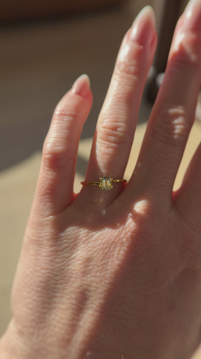 0.75 CT Emerald Cut Bicolor Montana Sapphire