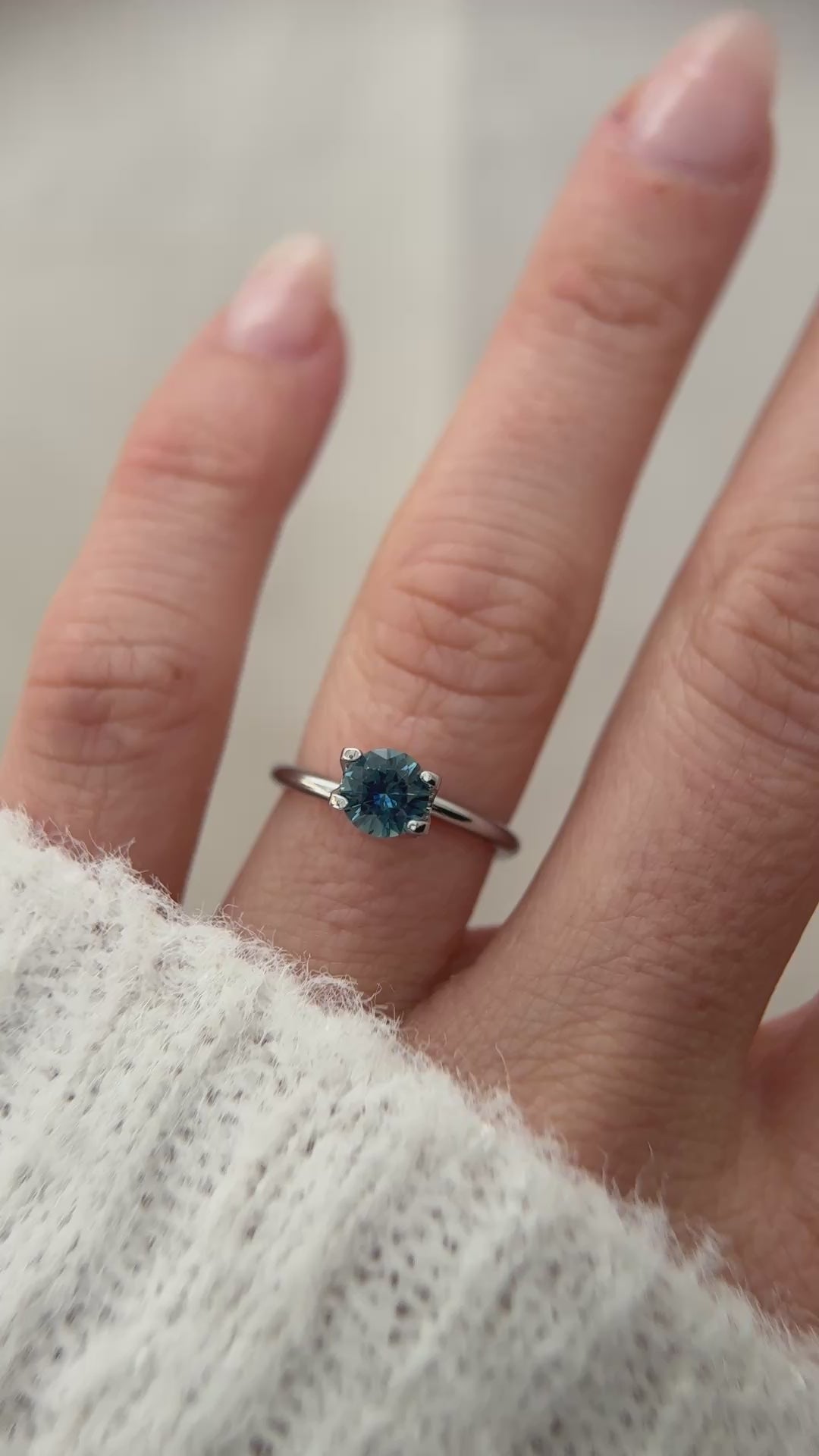 0.93 CT Round Cut Blue Montana Sapphire