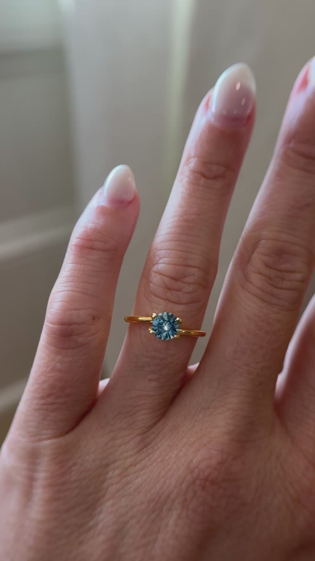 0.96 CT Round Cut Teal Parti Montana Sapphire