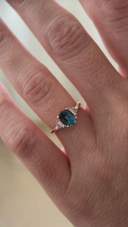 The Maeve Ring | 1.17 CT Oval Aquamarine