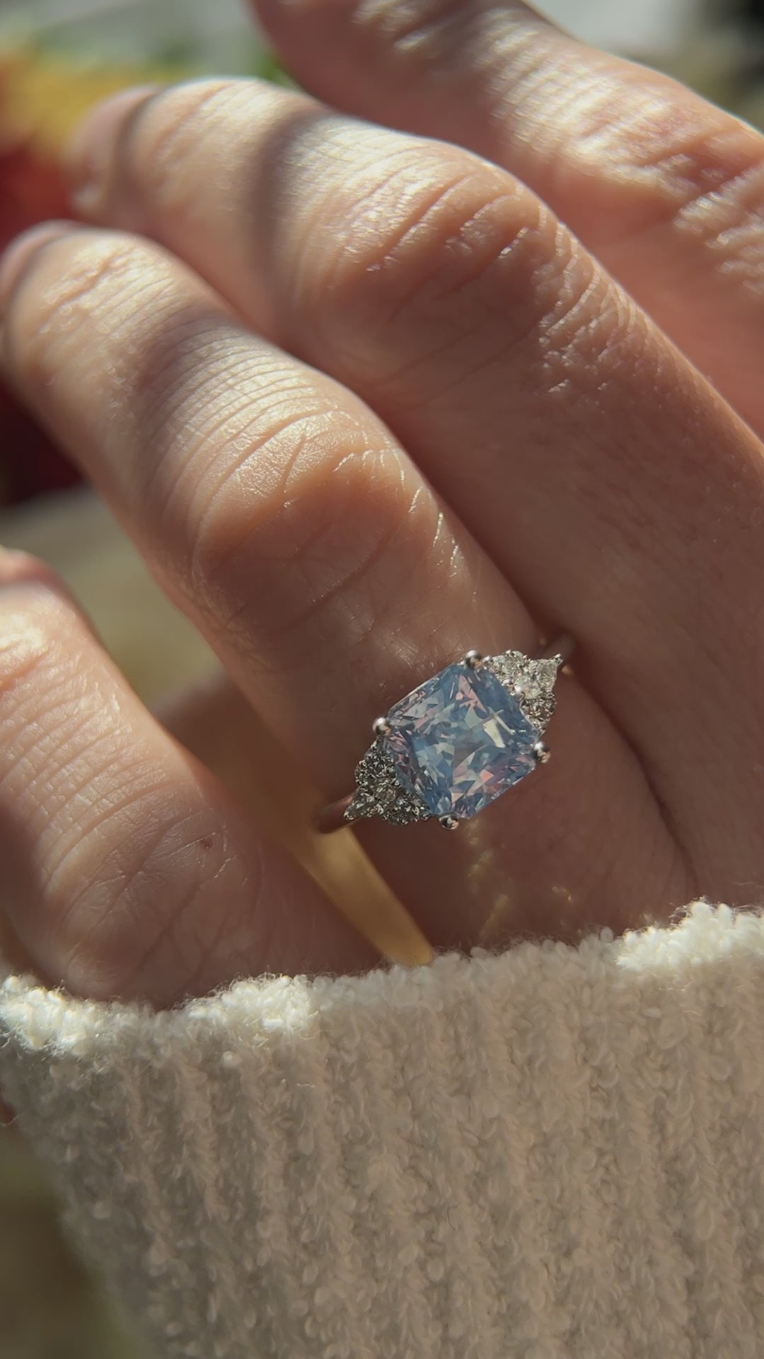The Maeve Ring | 2 CT Oval Cornflower Blue Sapphire