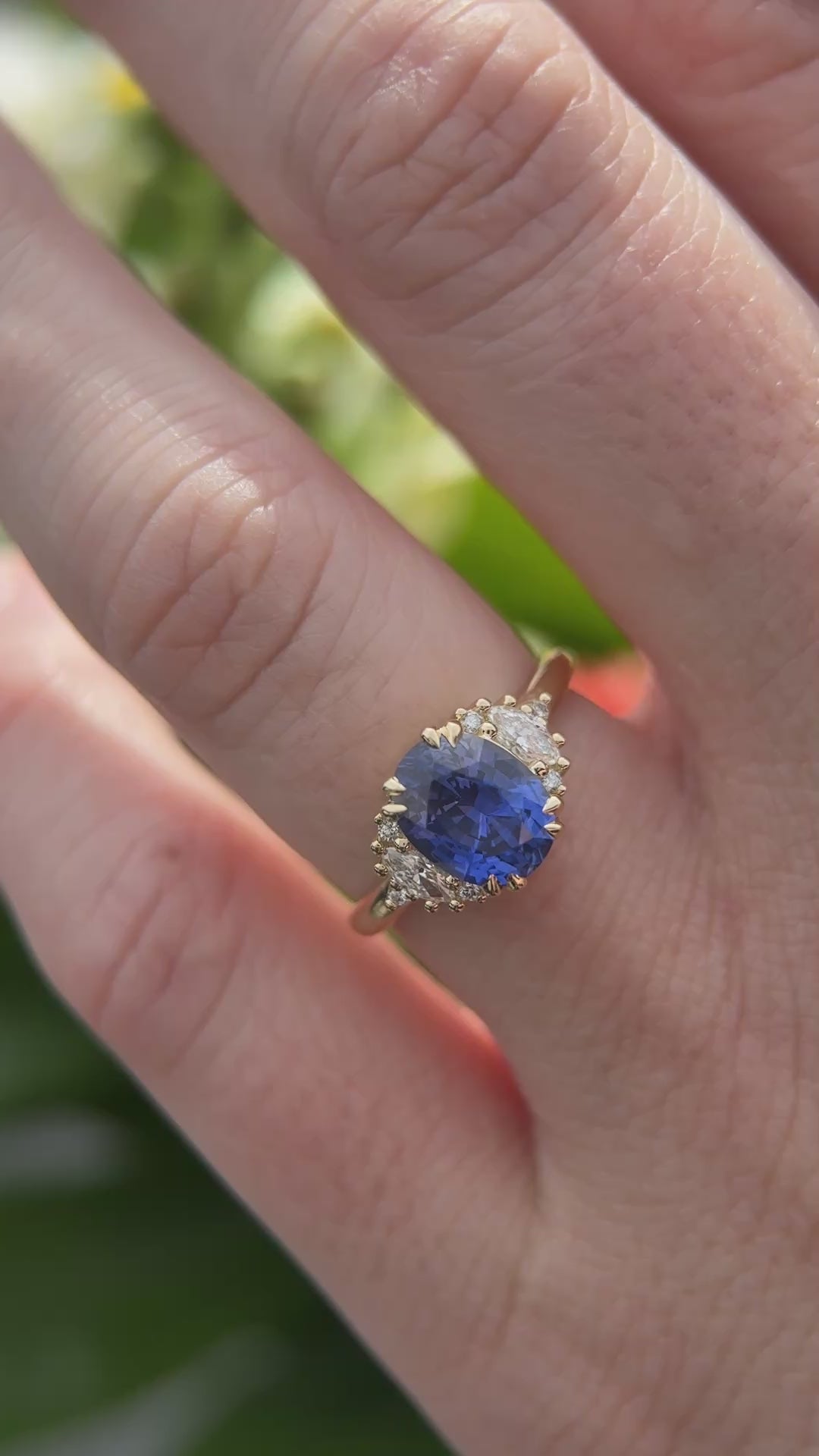The Low Maren Ring | 2.6 CT Royal Blue Oval Sapphire