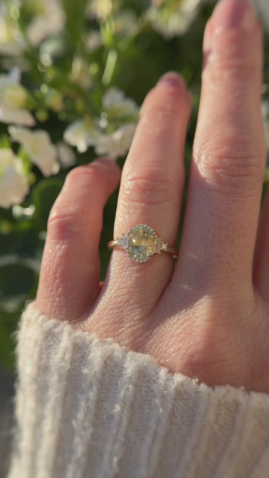 The Sura Ring | 2.1 CT Oval Bicolor Montana Sapphire