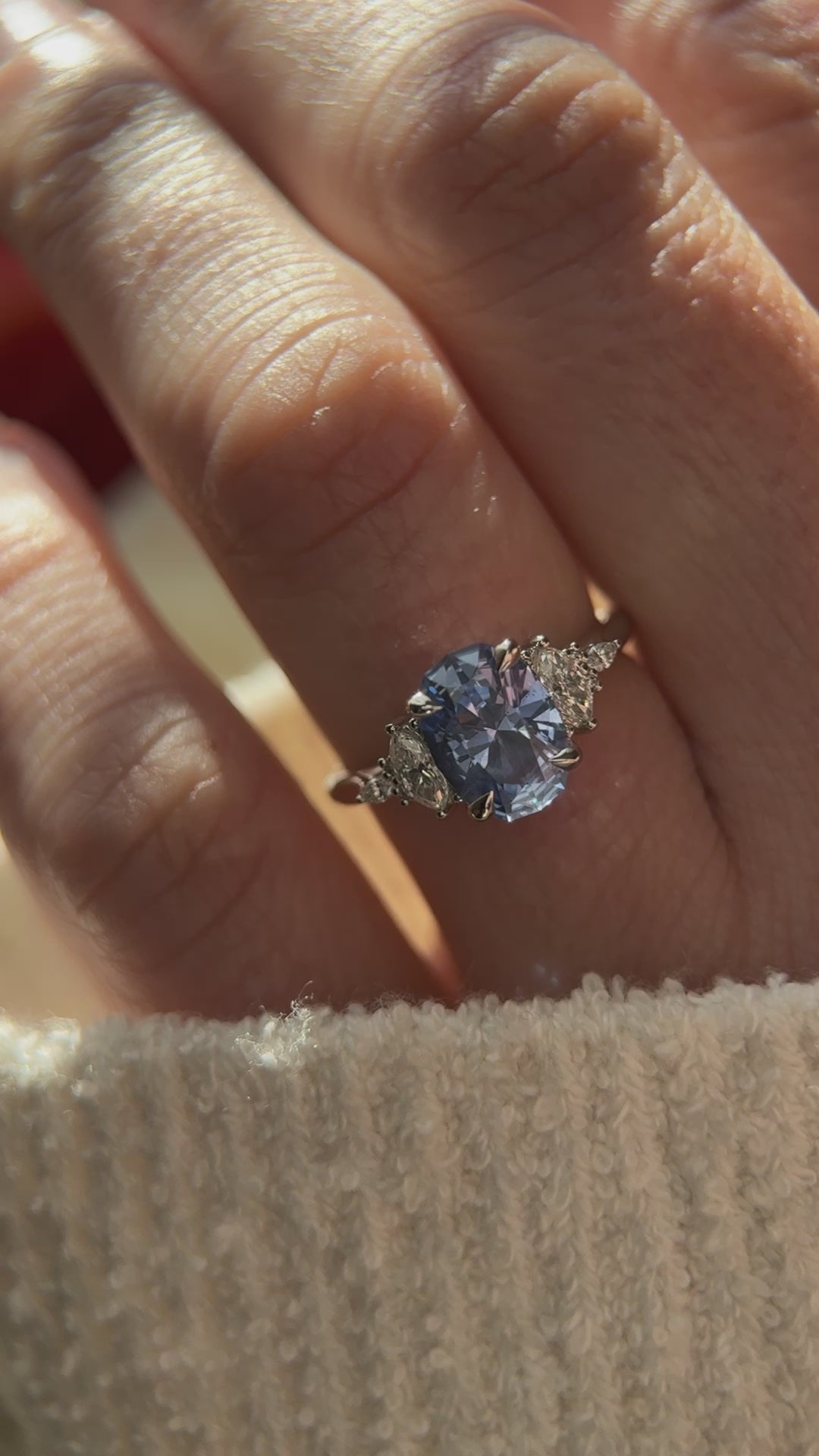 The Maeve Ring | 2 CT Oval Cornflower Blue Sapphire