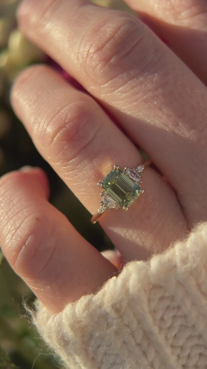 The Low Maeve Ring | 1.5 CT Emerald Cut Green Diamond