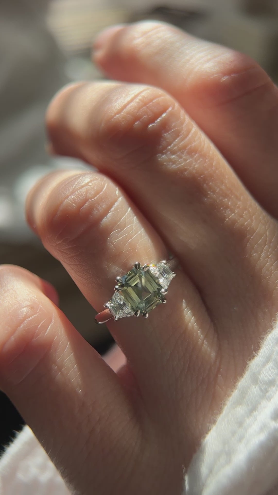 The Tría Ring | 1.9 CT Emerald Cut Green Sapphire