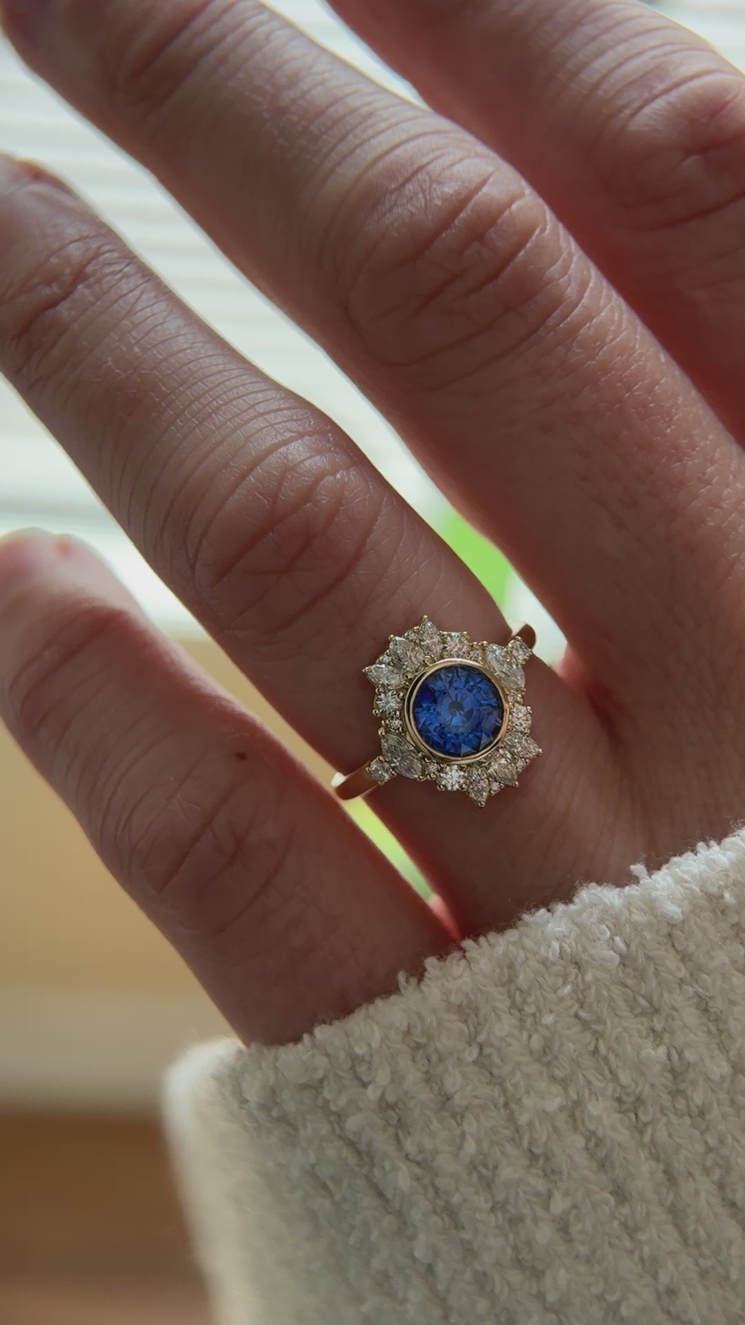 The Lace Ring | 1.46 CT Round Royal Blue Sapphire