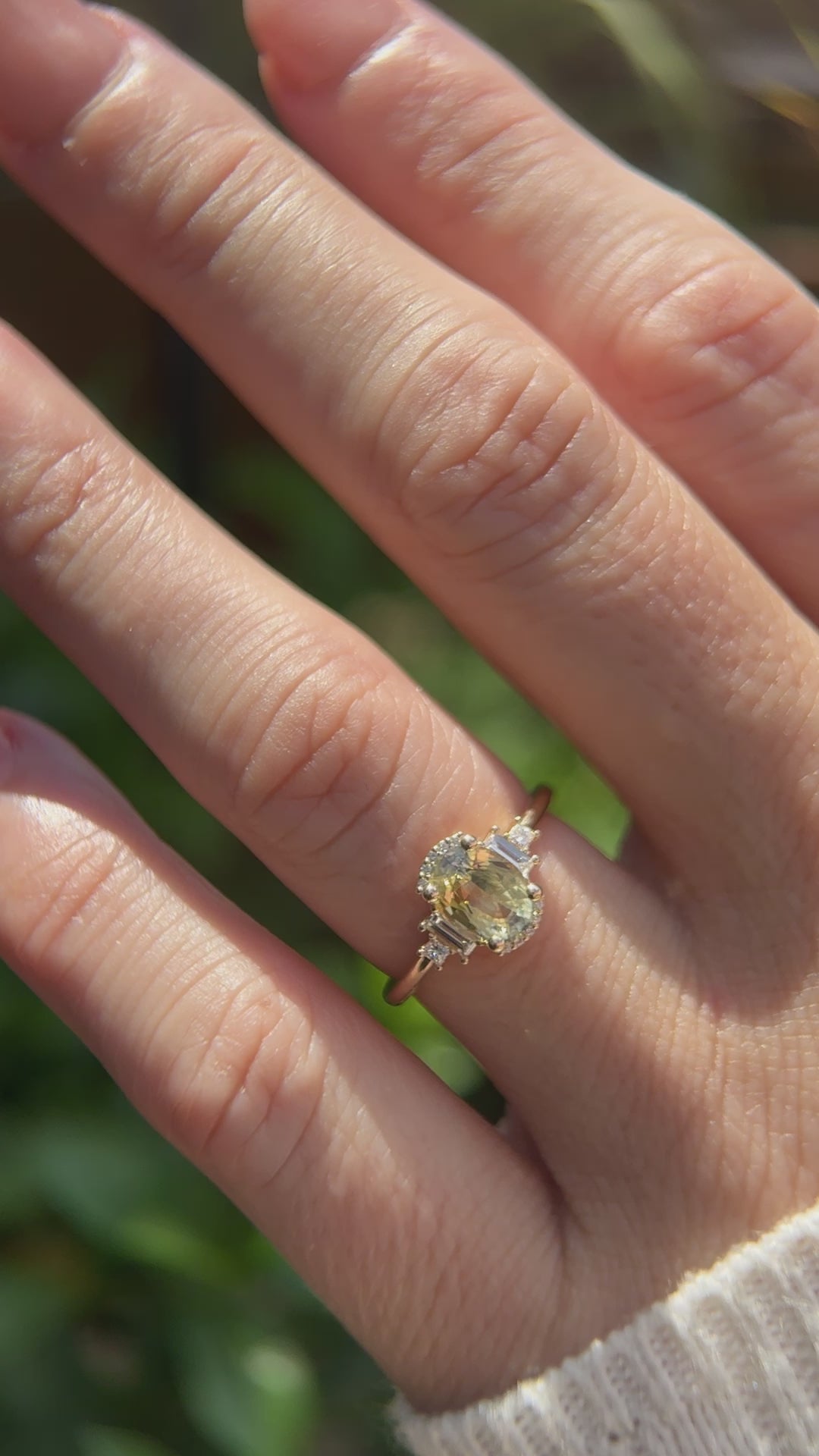 The Sura Ring |1.45 CT Oval Bicolor Sapphire